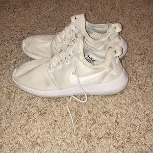 Women’s Nike Roshes